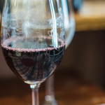 Bien - 高脚杯（ぐらす）に赤葡萄酒（さけ）