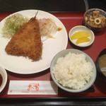 ごっつお屋 まーる - 地物アジフライ定食