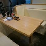 Budouka Kento - 店内奥には1卓のみのテーブル席もあります。