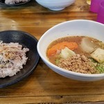 スープカレーガブリ - 挽き肉と納豆と豆腐のカレー