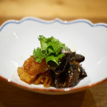 一碗水 - 生木耳、花クラゲの乾煎り