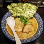 麺匠 黒春晴 - 濃厚醤油鶏白湯そば800円。