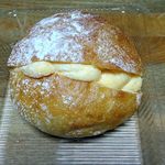 たま木亭 - 黒豆のクリームパン