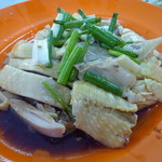 Restaurant Lou Wong Tauge Ayam Kuetiau - 豪快な骨付き鶏は、部位によって異なる食感と濃い旨味を満喫