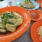 Restaurant Lou Wong Tauge Ayam Kuetiau - サラリとしたタレやチリソース、身のしまった地鶏と共に食べる鶏出汁ご飯もヤミツキの味