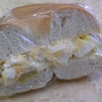 テコナ　ベーグルワークス - エッグピクルスサンド