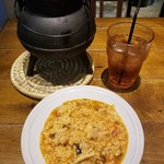 タベルナデエスパーニャフラガンテウーモ - 鶏肉とキノコの汁めし