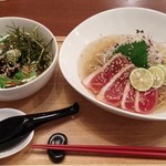 ビーダブリュー カフェ - 酢橘香る冷やし鴨南蛮蕎麦（2017秋限定）＋ピリ辛鮮魚の漬けとアボカドのどんぶり～山葵マヨソースがけ～