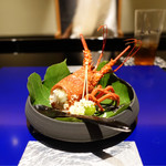 伊勢海老　もち米と百合根　銀杏を添えて