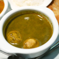 紅花別館 - 魚介とホウレン草のスパイシーカレー