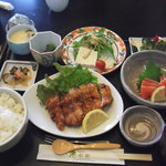 Hodaka Shokubou Ajisaikan - 味彩定食