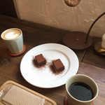 ねじまき雲（陽） - マイレビさんのカフェラテと生チョコと私のコーノ ブレンド
