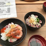 池澤鮮魚 - 海鮮丼と鰹タタキ丼、お吸物付！