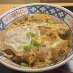 とんかつ和泉 - 2017年10月。ロースかつ丼1400円。枝豆入り。