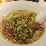 和中華と麺 丹陽 - ザーサイと香味野菜の醤油ベース