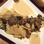 オステリアウララ - ラビオリ　キノコバター