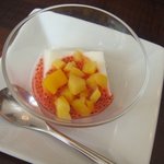 サイアムガーデン - カフェ・ルー・チャー(杏仁豆腐)