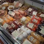 腸詰屋 - 試食はご自由に！