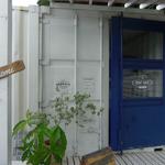 建物はコンテナ製