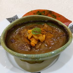 トゥ・ラ・ジョア - 卵入り仔ヤリイカの生ポルチーニソース