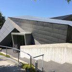 ブランジェ浅野屋 - 美術館側からのブランジェ浅野屋さんの入り口