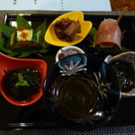 日本料理 ささ喜 - 自家製梅酒　鮪時雨煮　水雲酢　トマトと生ハム　松藻　網茸クリーム和え　ズッキーニ