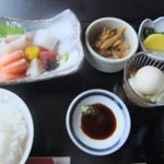 まる家 伊勢佐木町店 - ランチの刺身定食（１１８０円）