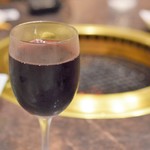 炭火焼肉徳重 - 赤ワイン（グラス）