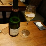 まずはシャンパンで乾杯