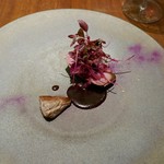 エスピス - 鴨肉のソテー ブルーベリーとビーツ、生姜のソース添え