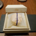 エスピス - ブルーチーズ・フルムダンベールチーズをサンドした米粉の最中