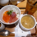 ナナズグリーンティー - 三色海の幸丼S、水出しほうじ茶