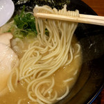 濃厚鶏白湯らーめん 鶏まさ - 麺