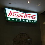 Krispy Kreme Doughnuts - エントランスサイン