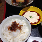 良彌 奥の庭 - ご飯とお豆腐はどちらも美味