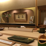 此方のカウンター席で頂きました。