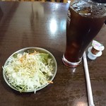 本格的インド・ネパール料理 シバ - ランチサラダとアイスコーヒー