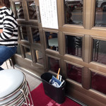 手造りうどん 楽々 - 入口