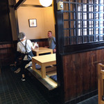 手造りうどん 楽々 - 店内