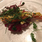 DINING 六区 - カナダ産 紅鮭の40°Cミ・キュイとビーツのミモザ仕立て