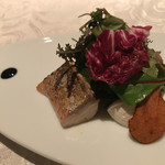 DINING 六区 - 軽く炙ったサバのコンフィとカラスミ 西洋わさびのクリーム