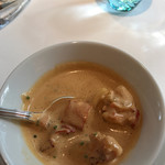 AMOUR - オマールのビスクスクの中身。
      オマールの身、百合根、トマトのフラン