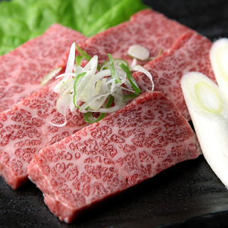 The secret to its popularity is the secret sauce of the high-quality meat.