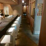 一燈 - カウンター席から奥座敷への通路