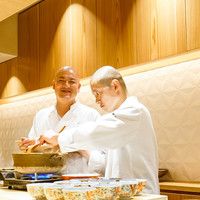 銀座 しのはら - あ、カメラだ！ニコっ