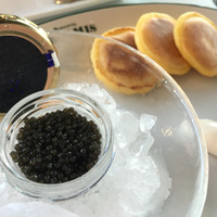 ブラッスリーオザミ 東京スカイツリータウン･ソラマチ店 - フランス産キャビア１瓶、フロマージュブラン・パルメザン・焼き上げトウモロコシのブリニ