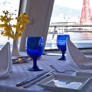 12 00発ランチクルーズ 乾杯ドリンク ホールケーキ付 船上で記念日をお祝い カップル記念日プラン 神戸船の旅 コンチェルト ハーバーランド フレンチ 食べログ