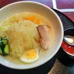 京城苑 - 冷麺800円