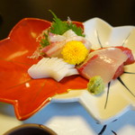 江戸三 - 季節感がある、もみじのお皿。