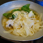 江戸三 - ハモ・ジュンサイ・湯葉・ほうれん草の鍋